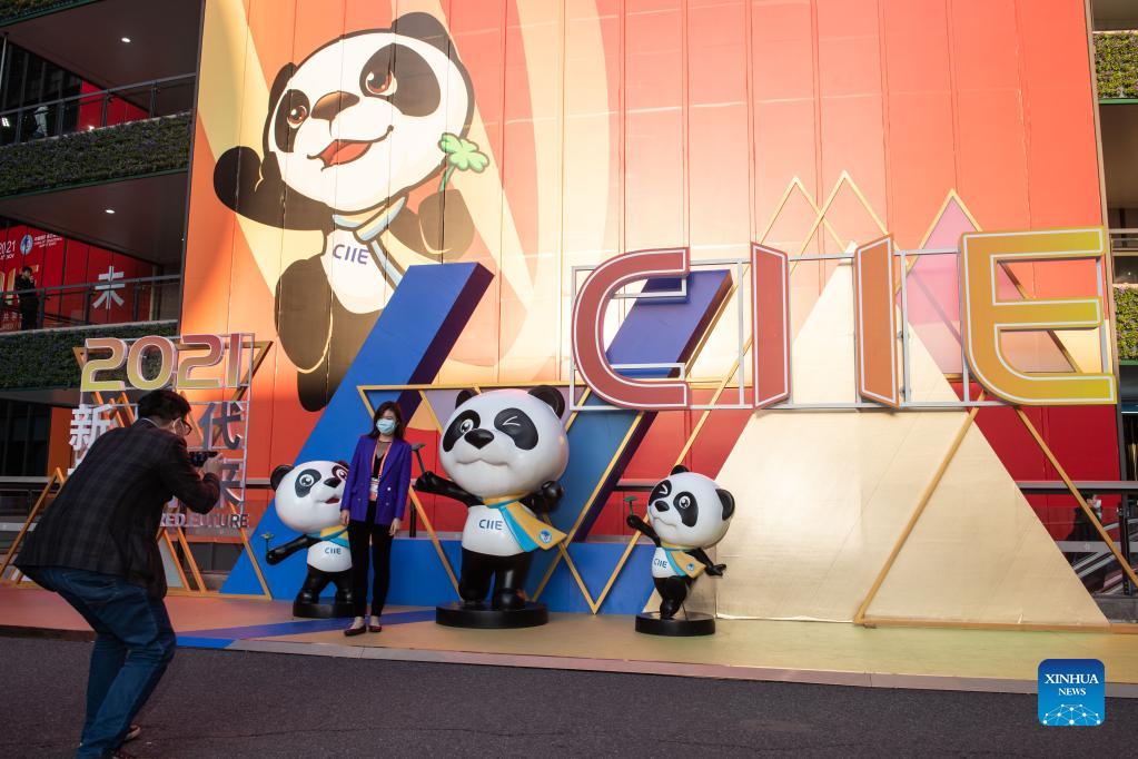 互联网峰会之旅：探索前沿科技与设计思考